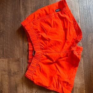 Patagonia baggies women’s medium. Shorter style. Orangish red.